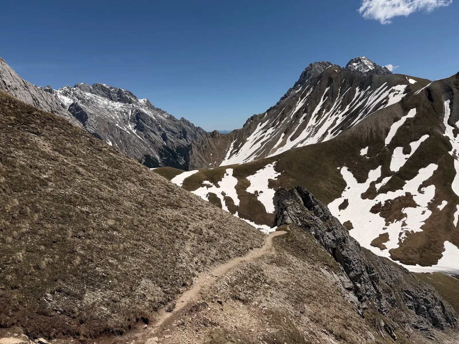 Narrow alpine path above snowfields in the Wetterstein mountains, ZUT 107K at KM 29.9.