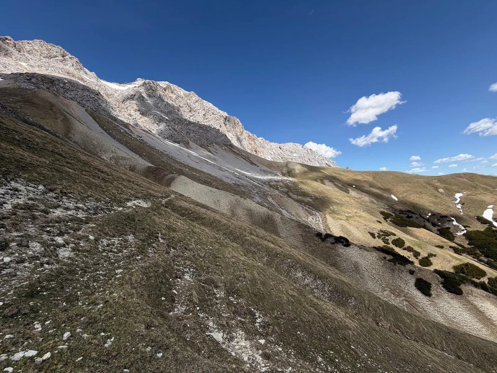 High alpine panoramic path with wide views across the Wetterstein massif, ZUT 107K at KM 34.
